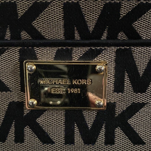 Michael Kors Cosmetics Bag - Picture 2 of 10